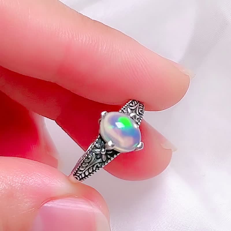 菱形古典雕花  爪镶白欧泊戒指 / 蛋白石 / 925纯银 / Opal - 戒指 - 宝石 蓝色