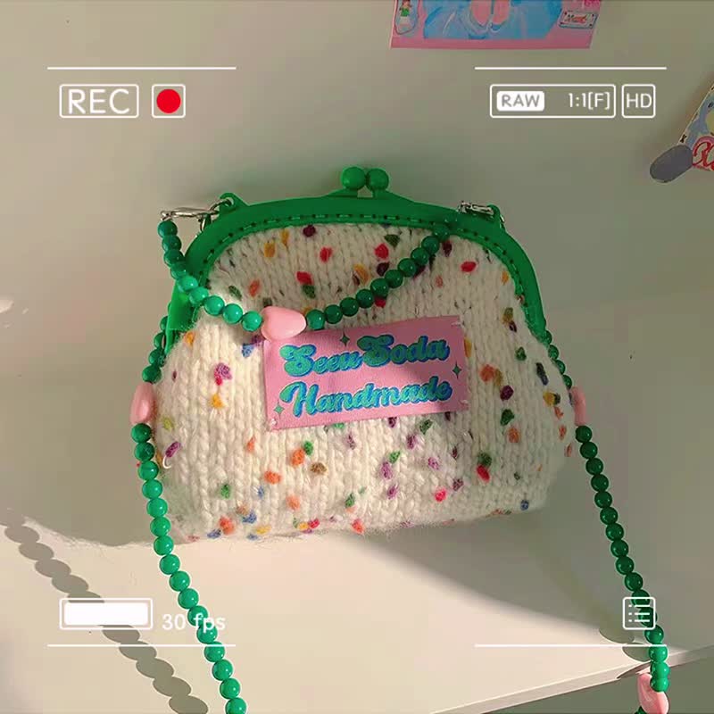 多巴胺 原创手工 针织 彩红波点 少女感 斜挎包 口金包 - 侧背包/斜挎包 - 羊毛 白色