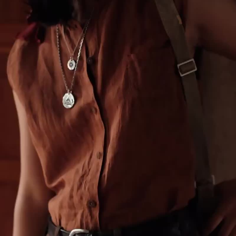 煙灰色 石榴皮靛藍染 2色 小立領亞麻背心無袖複古植物染短袖襯衫 - 女装衬衫 - 棉．麻 灰色