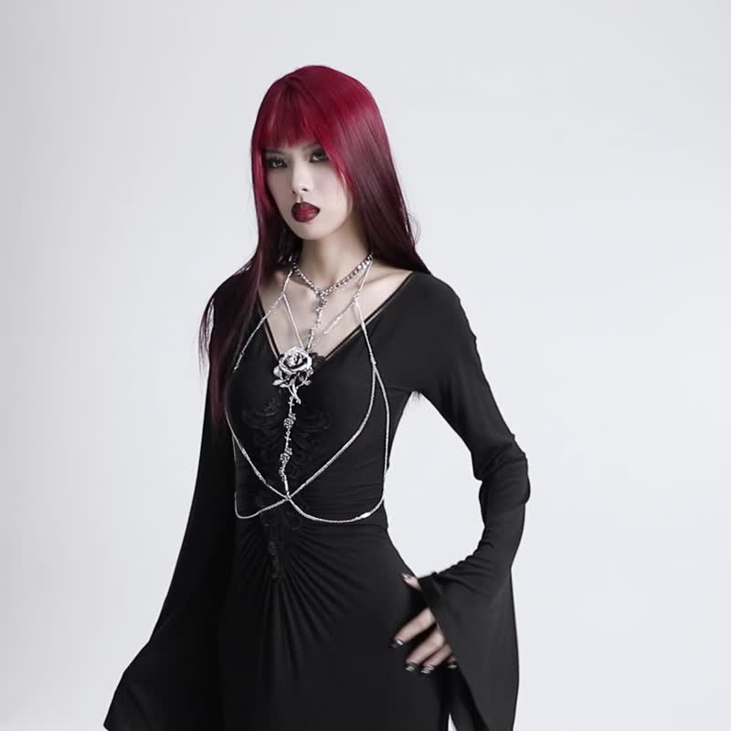 哥德驱魔玫瑰花金属护符项链 / 胸链 / 万圣节 - 长链 - 其他材质 黑色