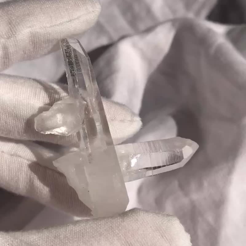 生长干扰水晶 利姆利亚 雷姆利亚白水晶簇 手握 手把玩 带彩 水晶 - 摆饰 - 水晶 透明