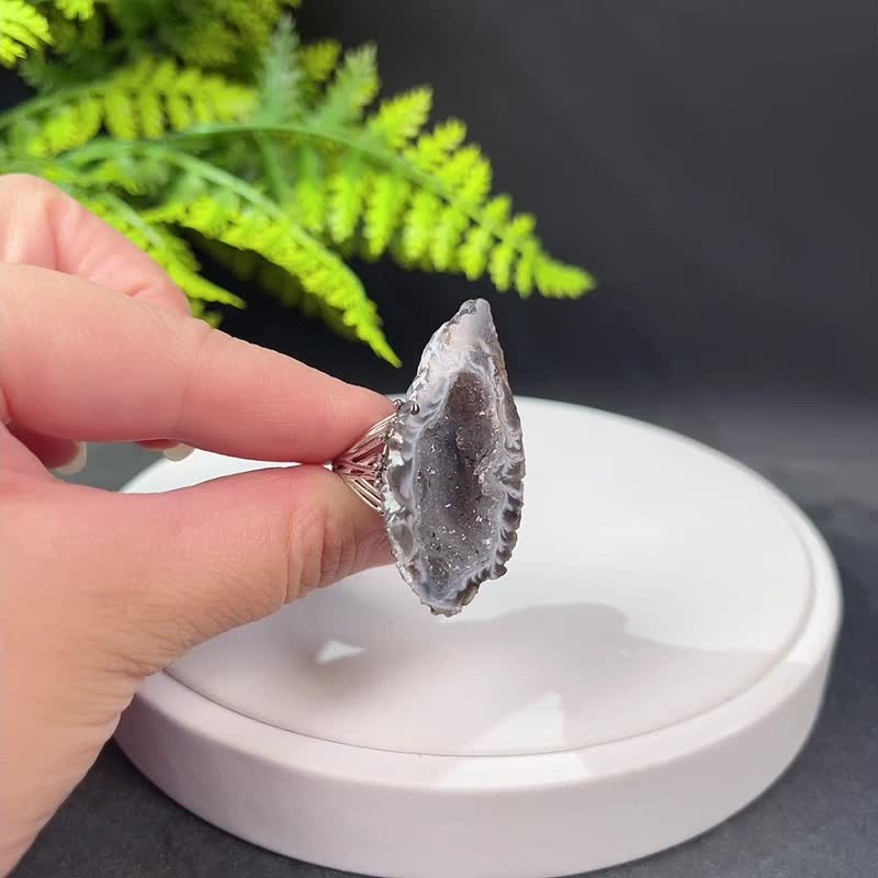灰色玛瑙晶洞聚宝盆活口戒指 随形原石标本矿物手工指环 S925银 - 戒指 - 半宝石 灰色