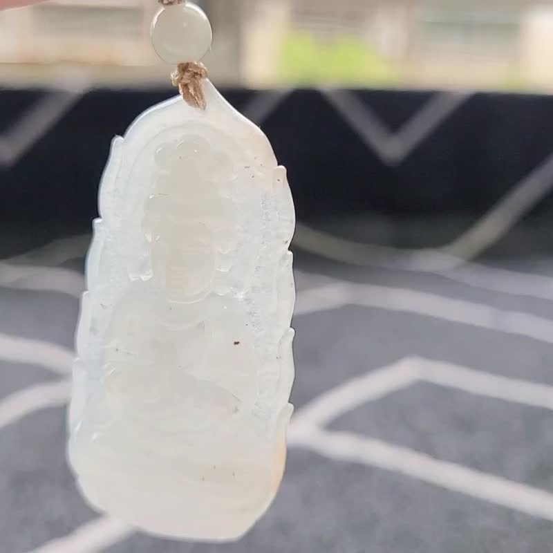 【亲翠】天然翡翠 白冰清爽透亮洒乌鸡点开脸和美观音项链 佛系 - 项链 - 玉石 多色