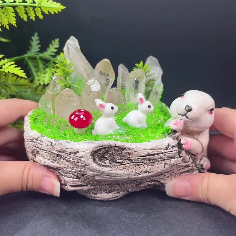 天然白水晶原石晶簇摆件 配树脂兔子花盆 - 摆饰 - 水晶 白色