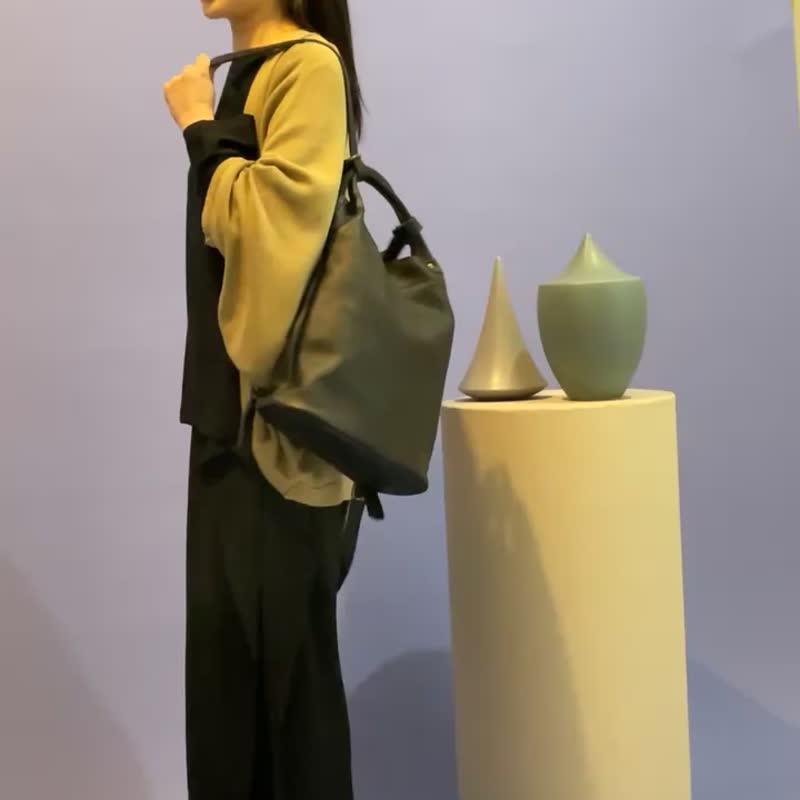 今天不回家-手提和后背包-黑色 - 后背包/双肩包 - 真皮 黑色