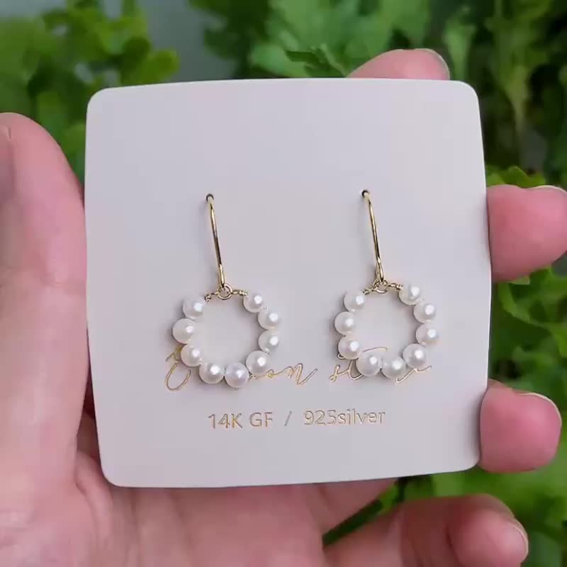 留一点白给生活 /  小灯泡亮皮 甜甜圈珍珠气质耳环 14K - 耳环/耳夹 - 珍珠 白色