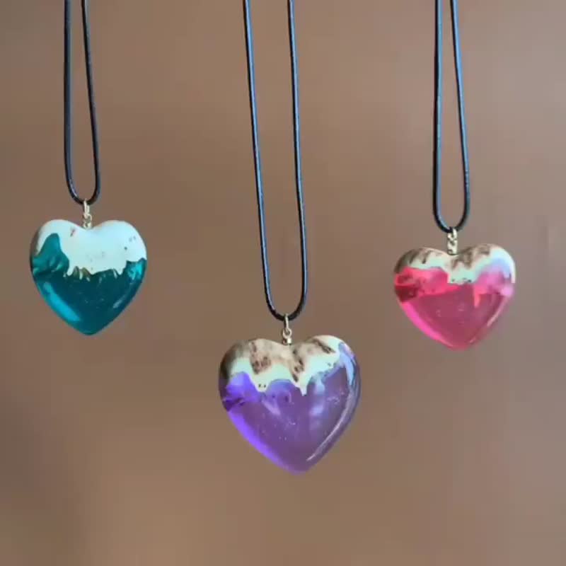 爱、手工树脂与天然树瘤吊坠、爱心项链、夜光饰品、自然风礼物 - 项链 - 树脂 红色