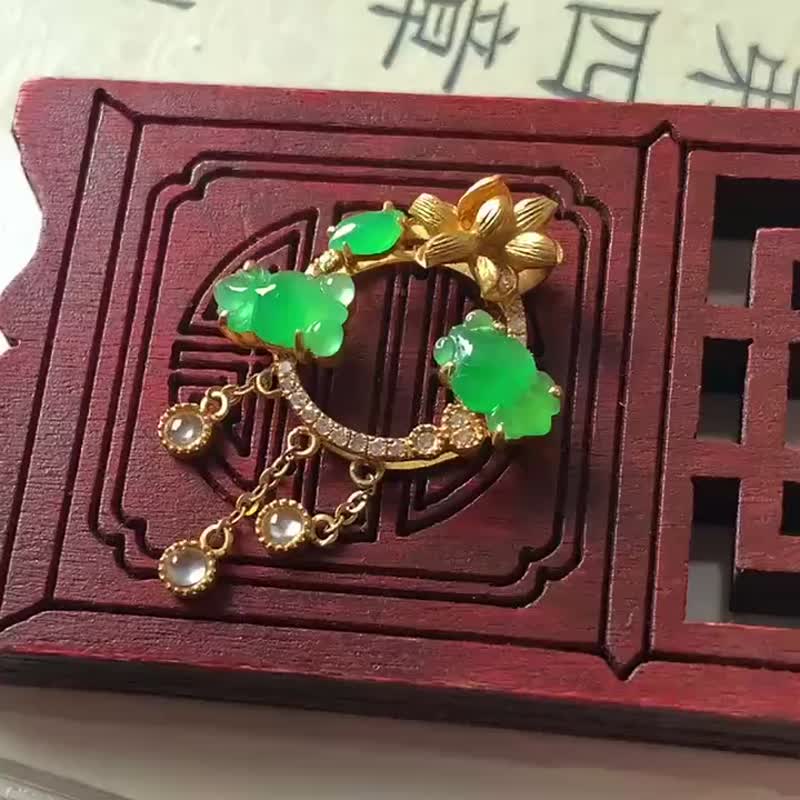 冰种 天然翡翠 缅甸A玉颈链 • 18K金金鱼翡翠吊坠 - 项链 - 玉石 绿色
