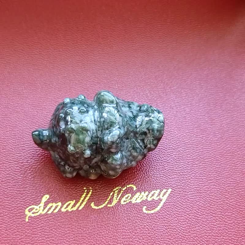【亲翠】天然危地马拉翡翠冰松烟翠绿雪花棉商业大鳄纸镇 JA00483 - 玩偶/公仔 - 玉石 多色