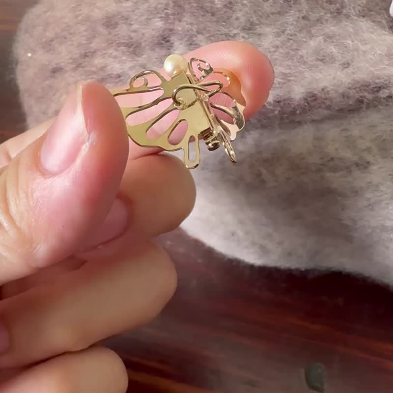 老又好古董金色缕空蝴蝶珍珠抓夹 少见款 AVON B2020 - 胸针 - 其他金属 金色