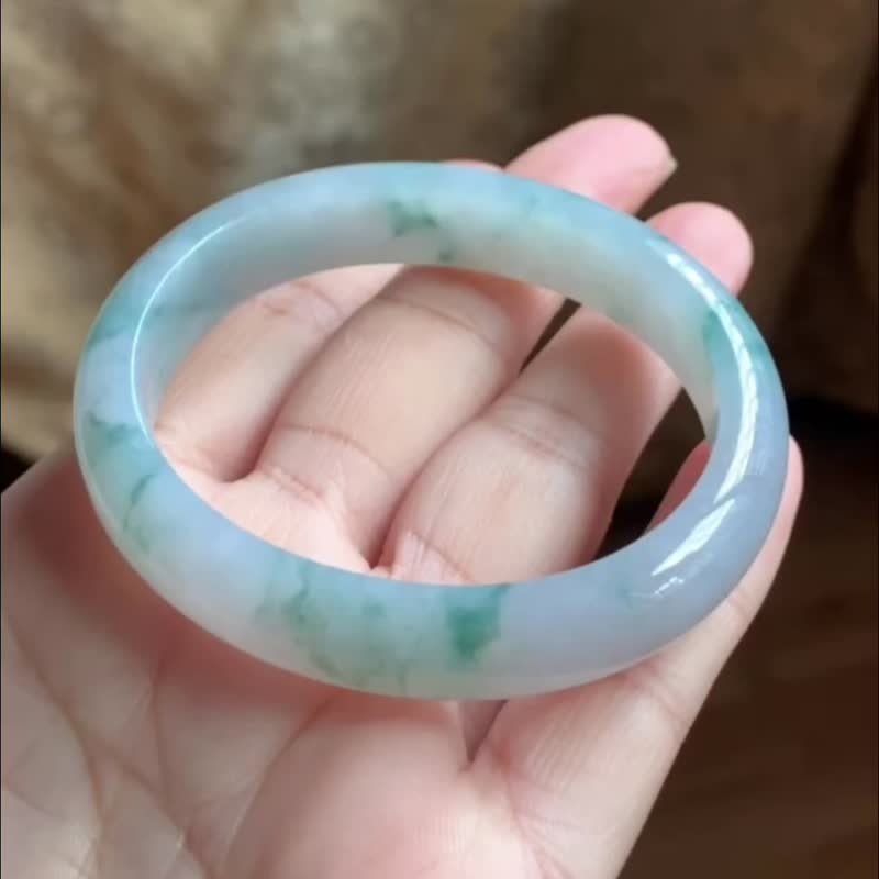 冰种玉镯 天然翡翠玉镯 A玉 手镯 • 糯冰种蓝飘花翡翠贵妃镯 - 手链/手环 - 玉石 蓝色