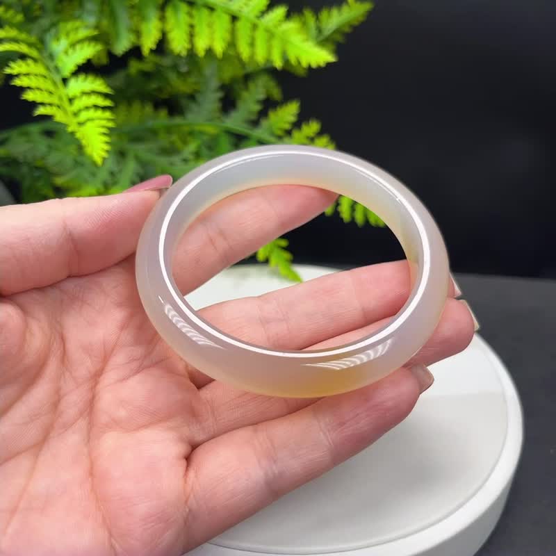 精品 溏心玛瑙手镯 59MM 冰润浅灰白飘浅蜂蜜糖玉髓手环 清新脱俗 - 手链/手环 - 半宝石 