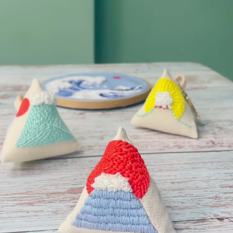 【DIY】俄罗斯刺绣材料包. 香包+新手教学影片 - 编织/刺绣/羊毛毡/裁缝 - 棉．麻 蓝色