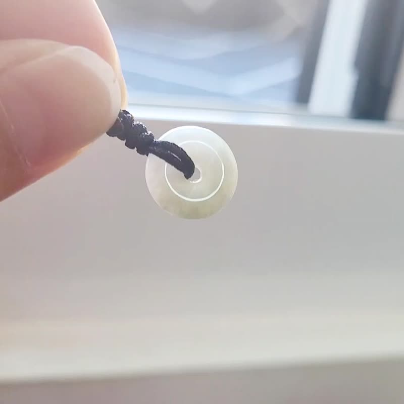 亲翠 天然翡翠 冰湖水绿渐层 低调极简优雅平安扣项链 - 项链 - 玉石 多色
