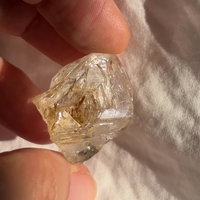 黄泥骸骨 黄泥 骨干 闪灵钻 水晶 天然矿物晶 矿石标本 - 摆饰 - 水晶 金色