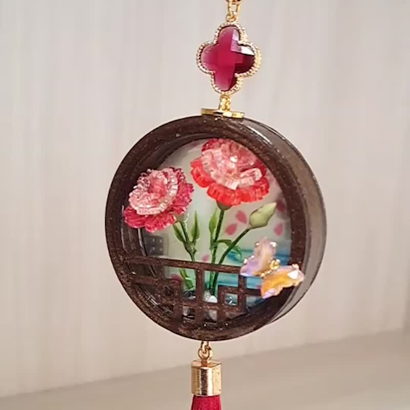 母亲节礼品 - 中式花窗系列【蝶舞康乃馨】~禁步 ∕ 吊饰 ∕挂饰 - 吊饰 - 其他材质 红色