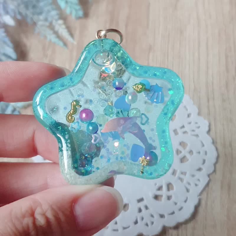 钥匙圈 吊饰 流沙 摇摇乐 海洋 沙滩 海边 海豚 贝壳 礼物 疗愈 - 钥匙链/钥匙包 - 树脂 蓝色