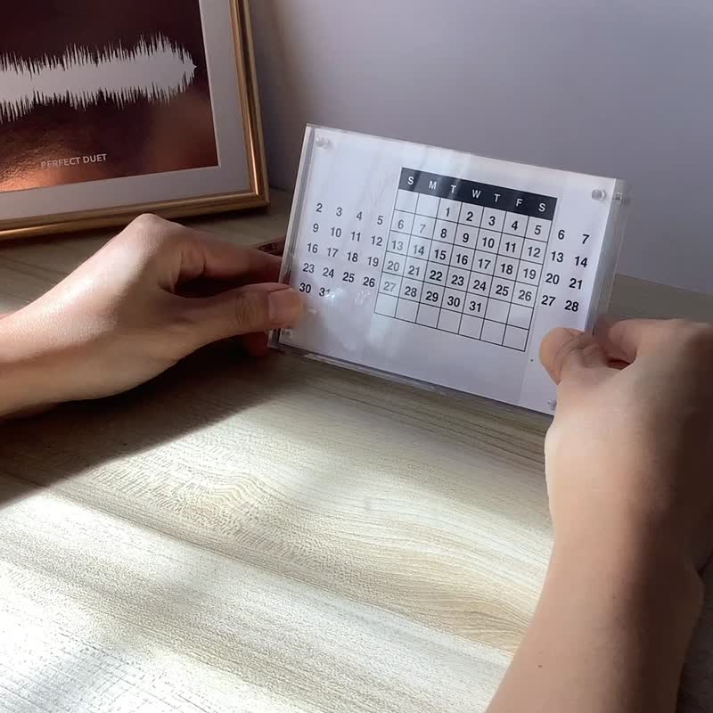 定制化礼物 情侣家庭照相框和万年历寓意长久  情人节礼物 - 年历/台历 - 纸 红色