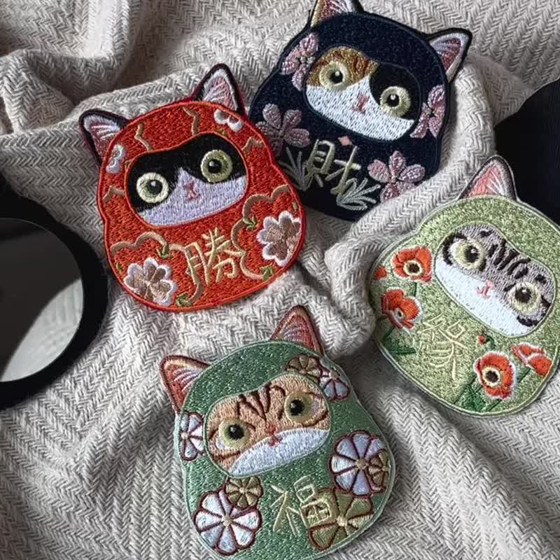 虎斑 刺绣 随身镜/烫贴/别针 | 达摩 招财猫 电绣 布贴 - 徽章/别针 - 绣线 