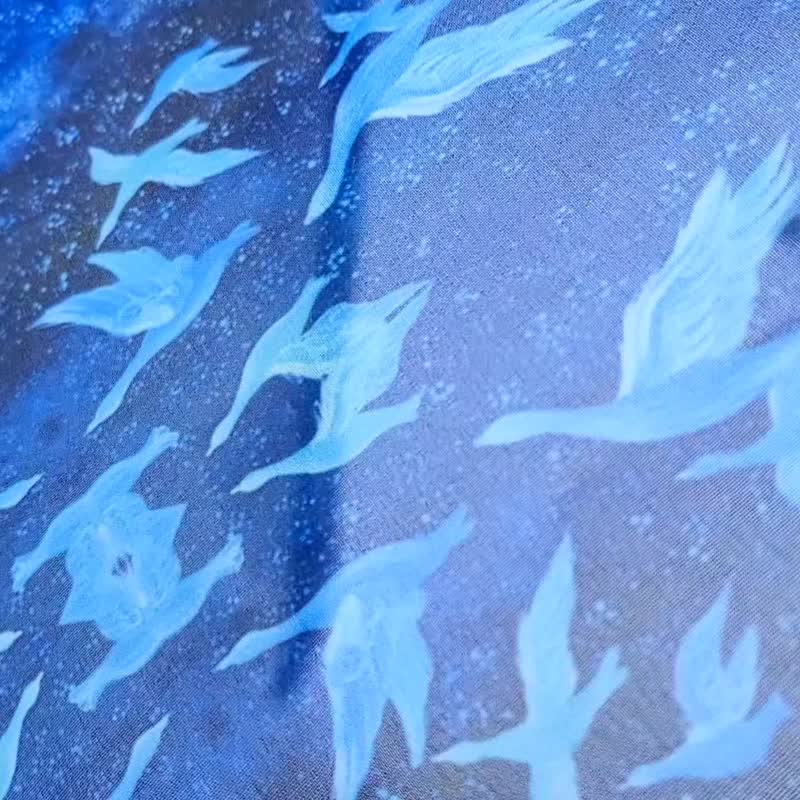 两周【天蝎座的约定 / 蓝宝石】艺术披肩 披肩 丝巾 星星 宝石蓝 银河铁道 送礼给男性 - 中性连帽卫衣/T 恤 - 聚酯纤维 蓝色