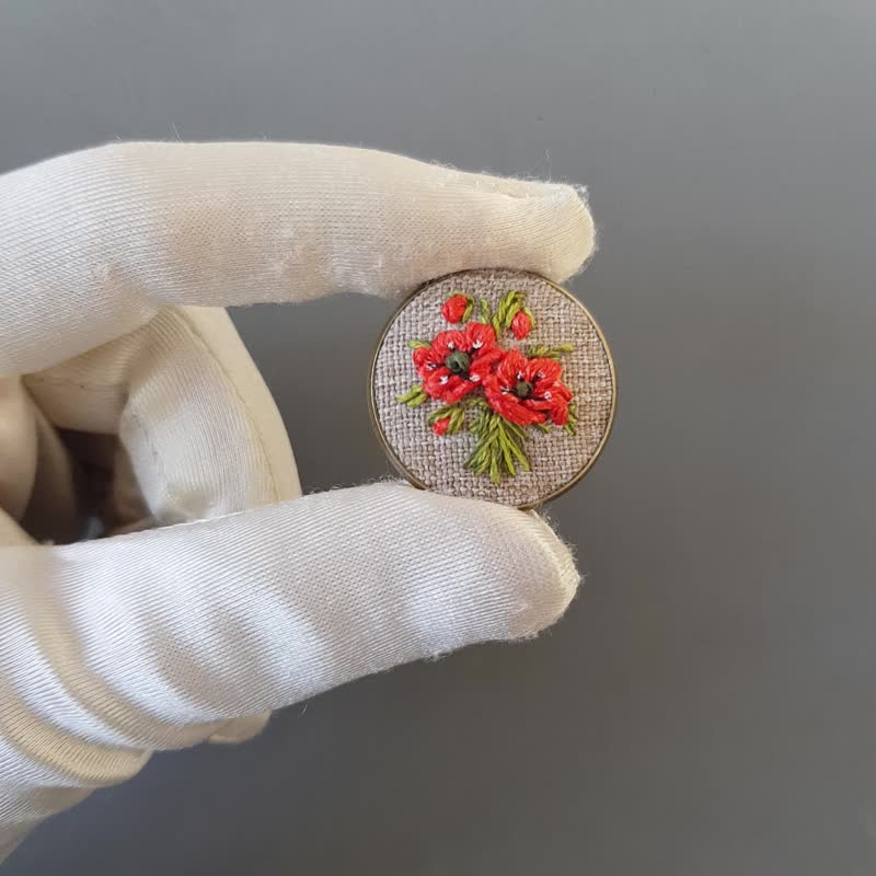 丝带刺绣胸针献给她，手工罂粟花饰品 - 胸针 - 丝．绢 红色