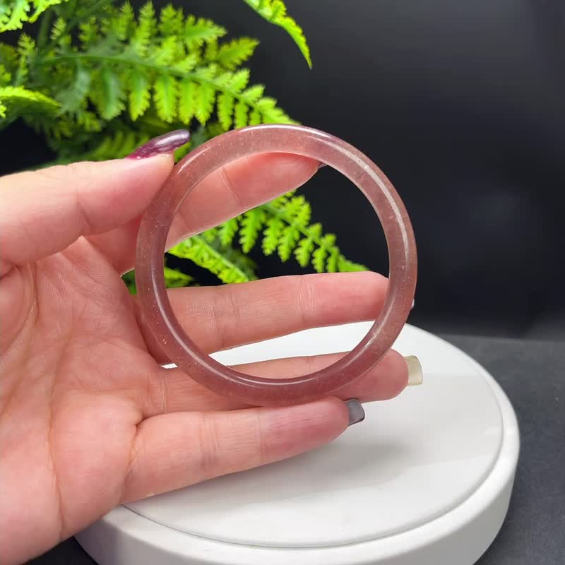 草莓晶手镯 58MM 甜美冰透星光 红水晶手环 圆条 提升气质助人缘 - 手链/手环 - 水晶 红色