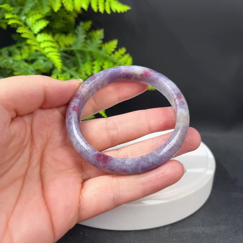 独特梅花碧玺手镯 56MM 星光闪片玉化飘红共生云母手环 显气质 - 手链/手环 - 水晶 紫色