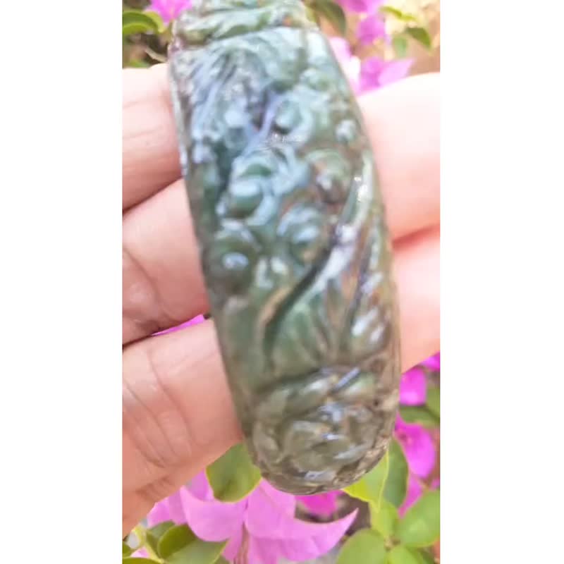 缅甸翡翠镯，椭圆戒面，雕刻花卉，淡绿、深绿，天然A货翡翠。 - 手链/手环 - 玉石 绿色