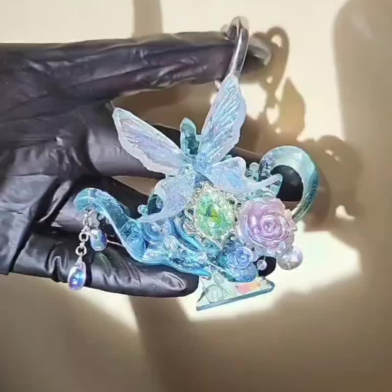 碧藍森林系列-極光精靈 手工滴膠流沙吊飾 - 吊饰 - 树脂 蓝色