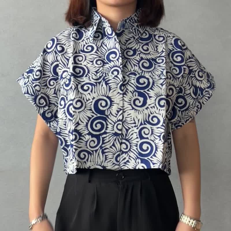 印尼蜡染可爱少女风短版衬衫 PUPUT - 蓝贝壳 - PUP019 - 女装上衣 - 棉．麻 蓝色