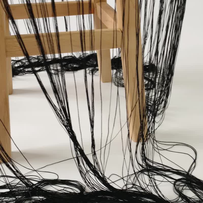 附流苏的黑色帽子。宽大的帽子，流苏垂至地板。 - 帽子 - 其他材质 黑色