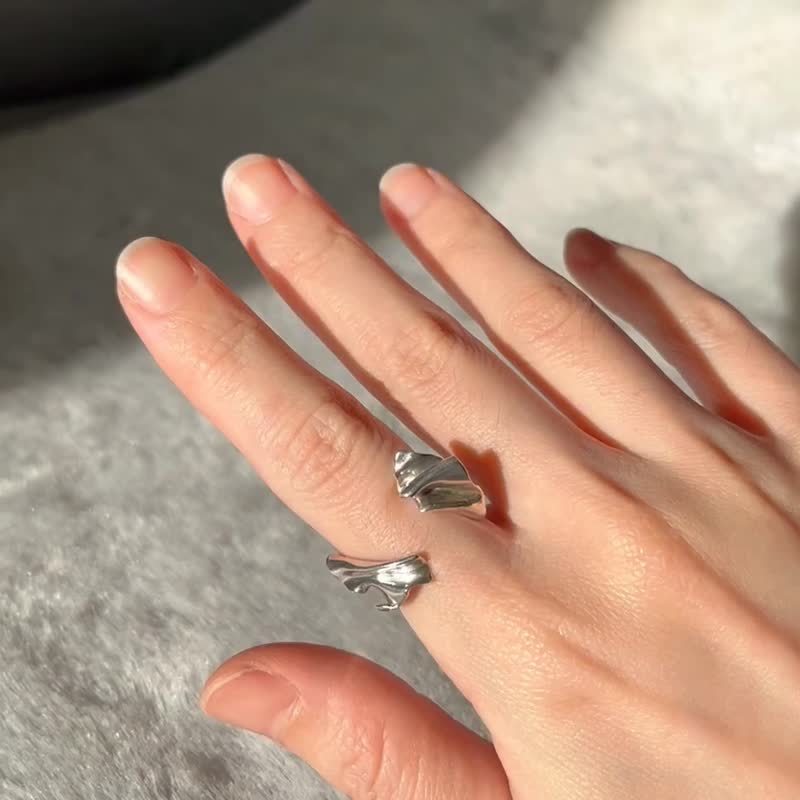 | SLOW MOTION | 纯银丝缎戒指 - 戒指 - 纯银 银色