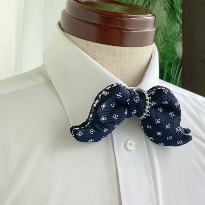 BOWTIE SPECIMENS: Mustache – 海军蓝微型图案与千鸟格 - 领结/领巾 - 丝．绢 蓝色