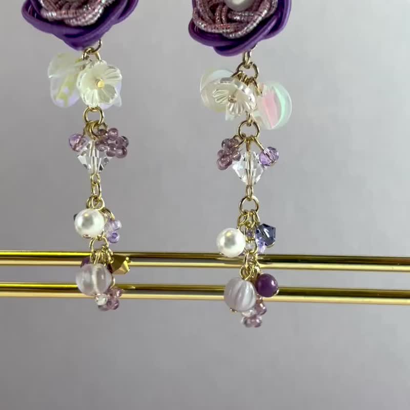 花朵和珠子耳环 Mizuhiki 耳环　紫色 - 耳环/耳夹 - 纸 紫色