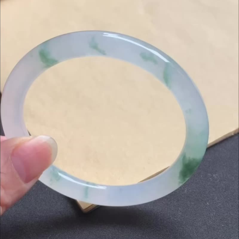 冰种翡翠玉镯 天然翡翠 缅甸A玉 玉镯 • 冰种飘花翡翠圆镯 - 手链/手环 - 玉石 绿色