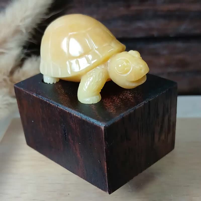 雕件 逗乐动物-金财龟 金丝玉 - 摆饰 - 玉石 黄色