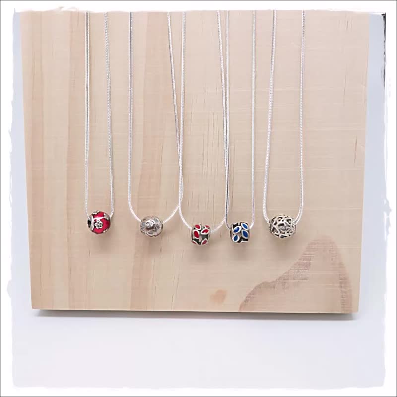 925纯银浮雕桶珠项链 花朵LOVE 树叶 爱心 选5款锁骨链 极细链 - 锁骨链 - 纯银 灰色