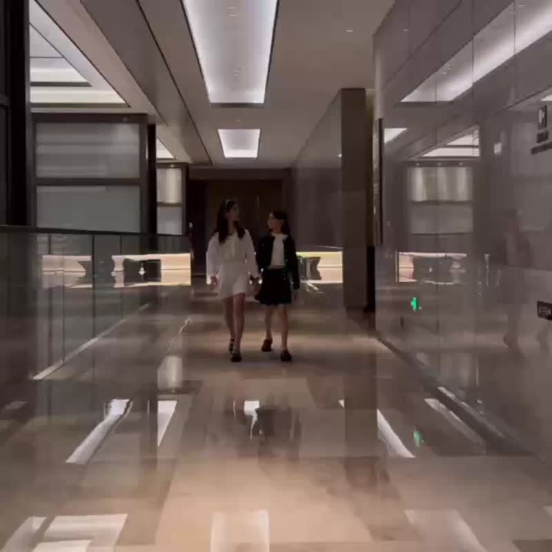 女童黑色皱镜亮面小皮鞋金属链条装饰英伦风厚底乐福鞋 - 童装鞋 - 人造皮革 黑色