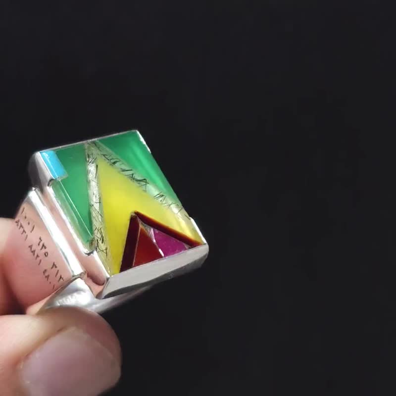 圭亚那国旗，缀以金色玛瑙、绿松石、黑发晶。 - 戒指 - 宝石 多色