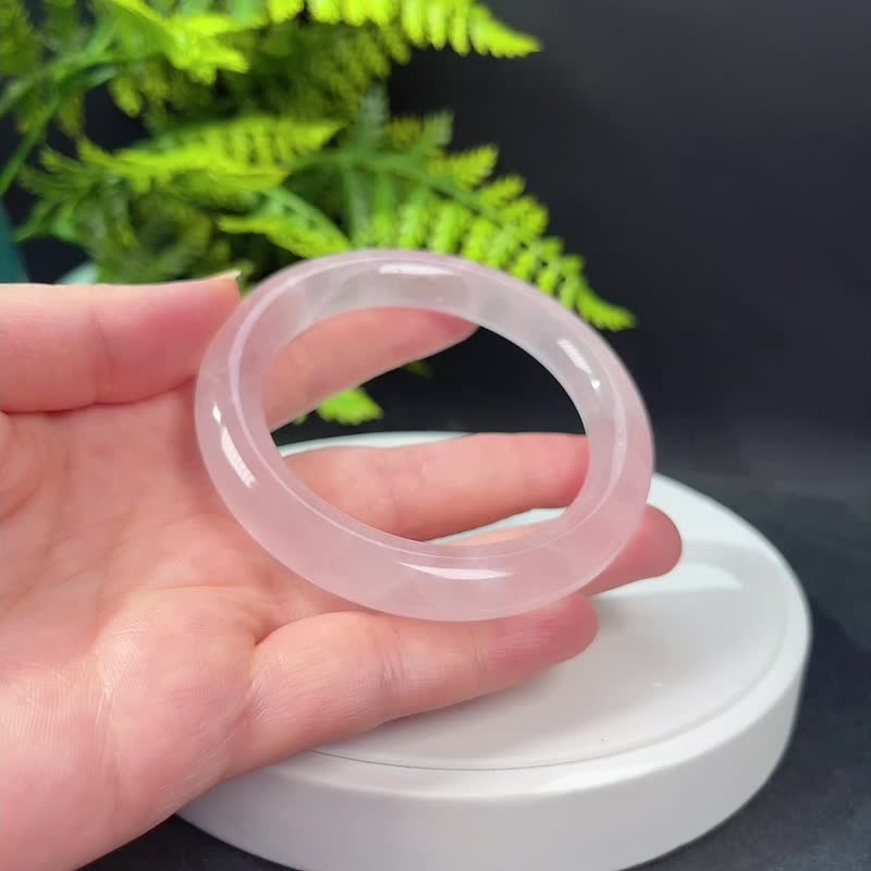 精品 莫桑比克粉晶手镯 57+MM 冰透玫瑰芙蓉闪片浅粉 解压包容力 - 手链/手环 - 水晶 粉红色