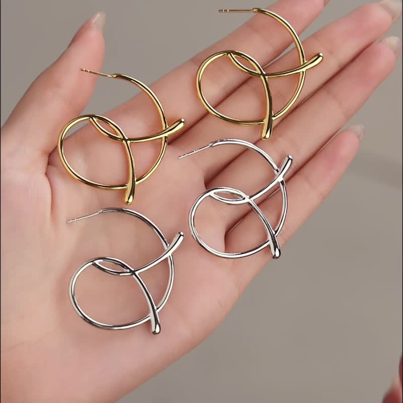 纯银爱心碱水面包耳环 - 耳环/耳夹 - 纯银 金色