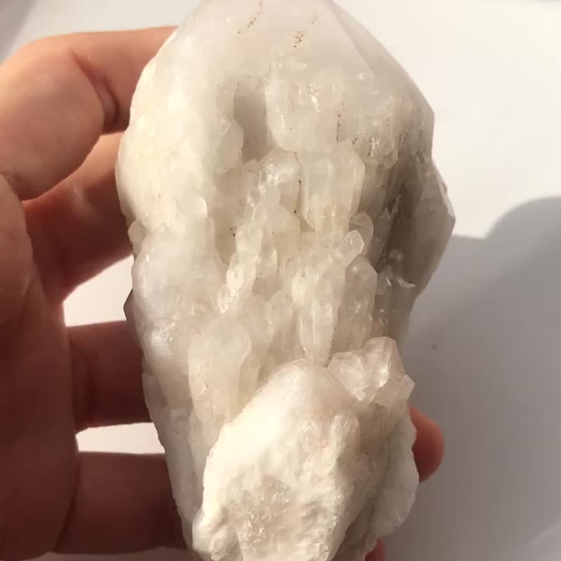 马达加斯加 白菠萝水晶 侧芽水晶 水晶簇 白水晶 原矿矿标 教堂 - 摆饰 - 水晶 白色