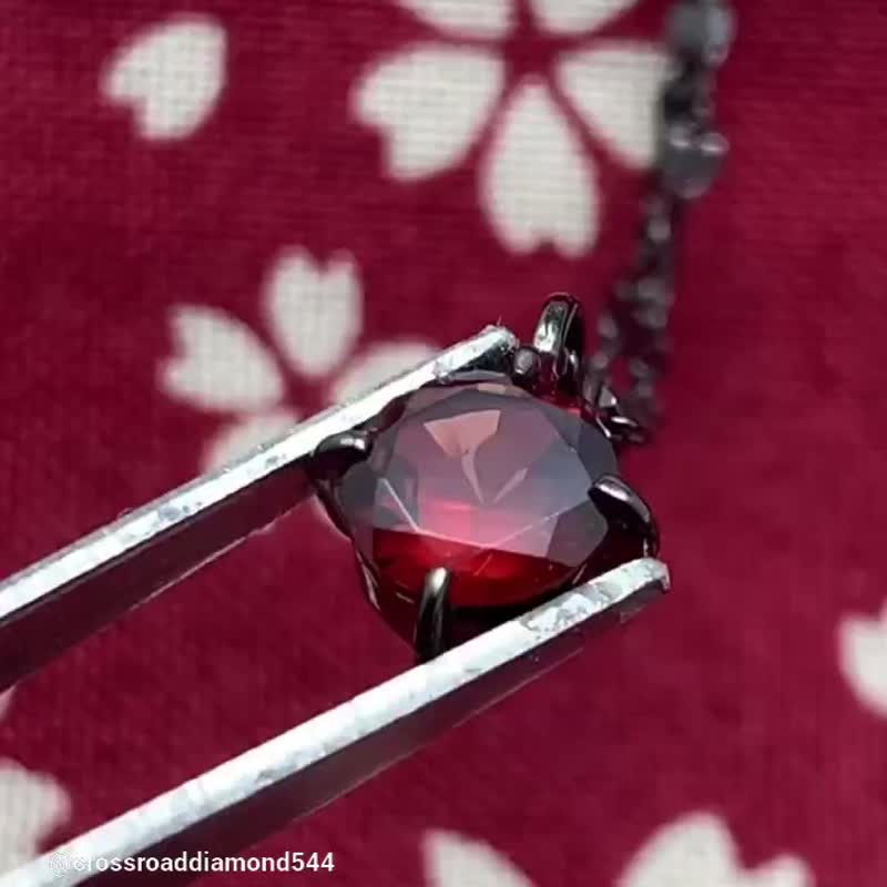 樱花设计的黑色石榴石项链，纯银925 - 项链 - 纯银 银色