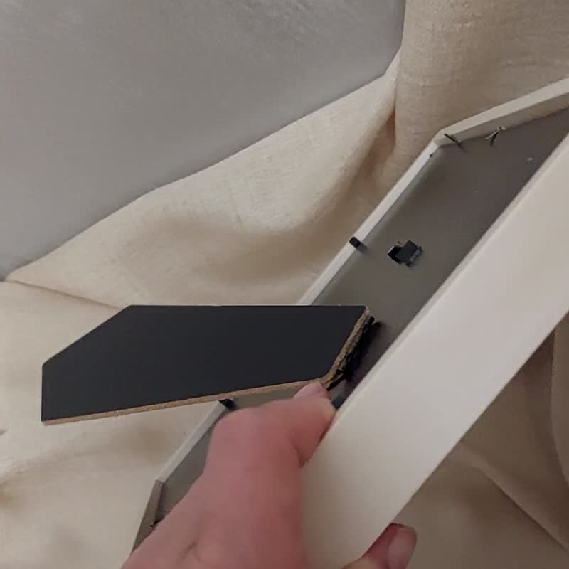 Heart made of shells of various shapes, sea glass and stones in a box of shadow - 墙贴/壁贴 - 其他材质 黑色