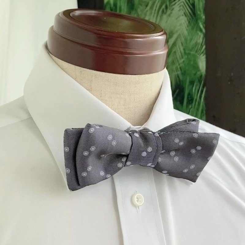 BOWTIE SPECIMENS: Crossed bowknot Square end – 浅紫配双圆点 - 领结/领巾 - 丝．绢 紫色