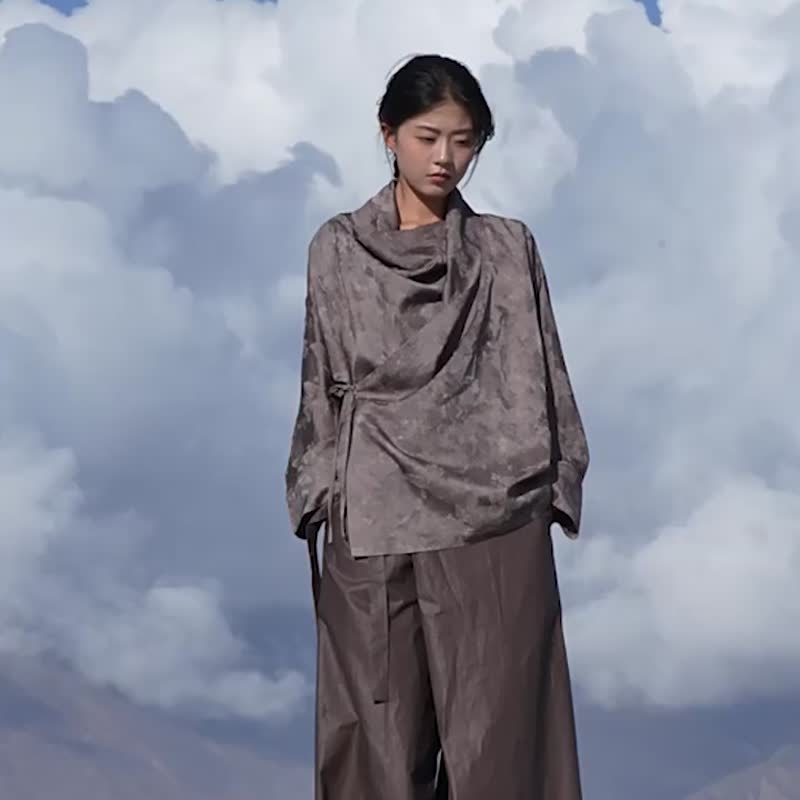 沉香木 山木 新中式羊毛东方暗纹开襟上衣 系带荡领垂感衬衫 - 女装衬衫 - 羊毛 咖啡色