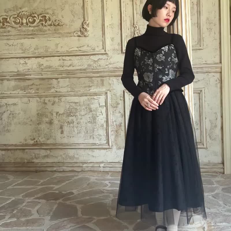 黑色 高領打底衫+三層重工霧紗提花裙+復古提花胸衣 可搭配套裝 - 女装背心 - 棉．麻 黑色