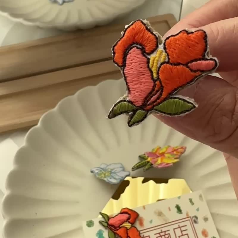 【刺繍ear accessory 】红-凤凰木- - 耳环/耳夹 - 绣线 红色