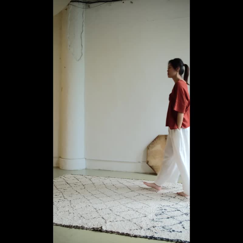 V领短版微皱上衣 / 慕斯布 茶褐 - 女装上衣 - 棉．麻 咖啡色