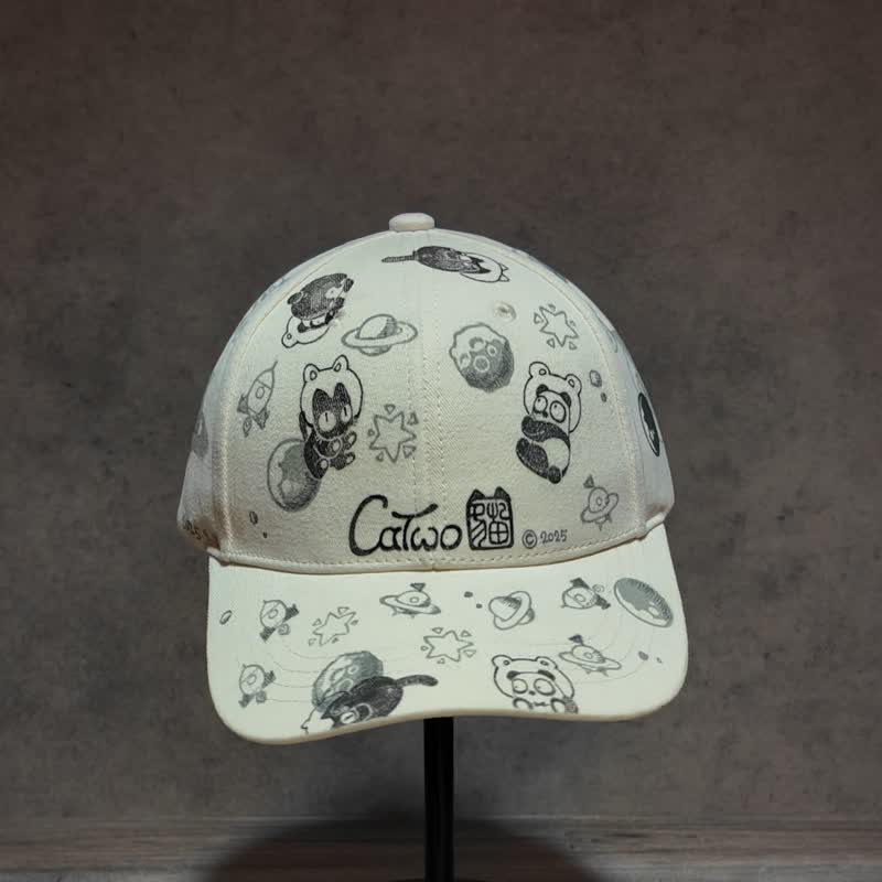 【CaTwo猫2 | 独家】手绘帽 太空系列 鸭舌帽 棒球帽 老帽 米白 - 帽子 - 棉．麻 白色